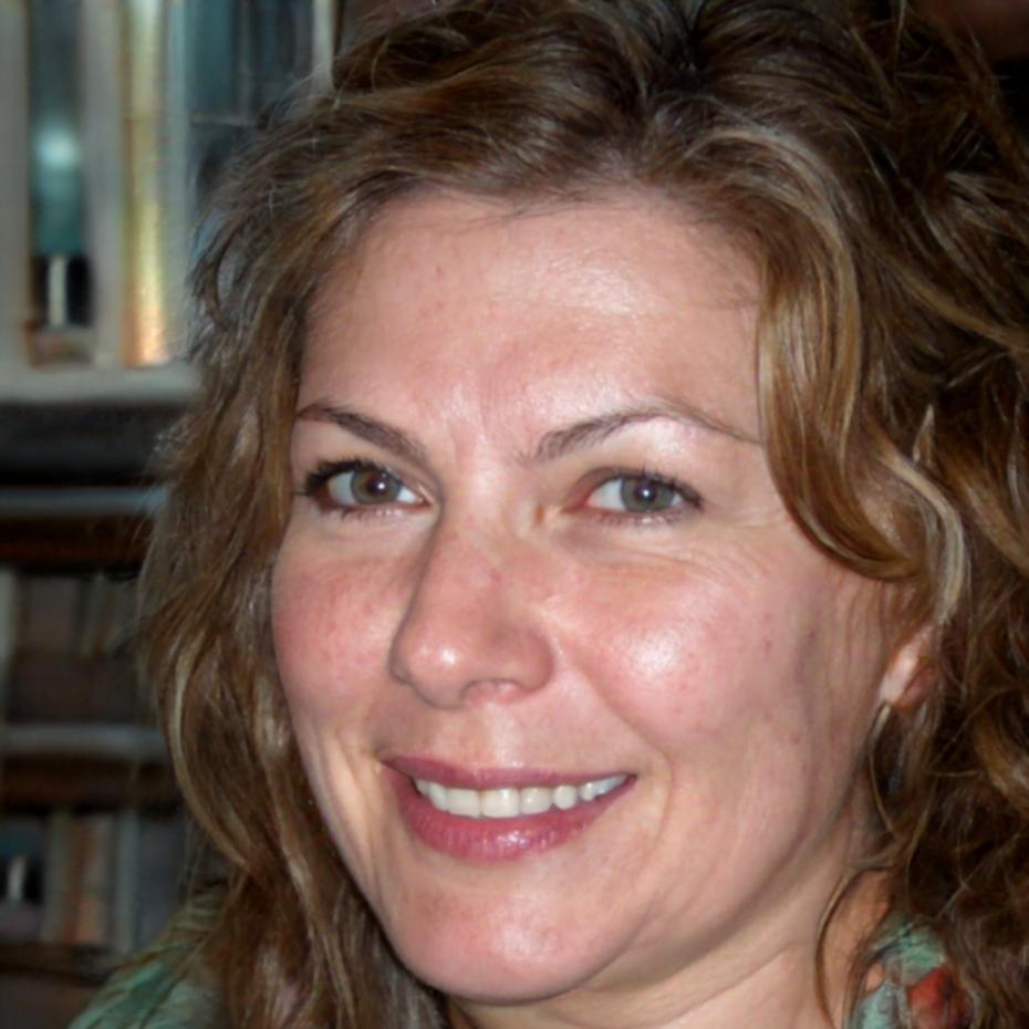 Портрет Ажар Сулейменовой, старшего финансового аналитика